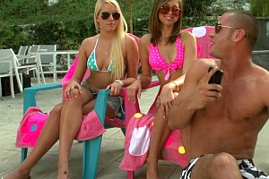 国产美女拉屎给奴吃vk