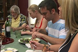 brrzzerscom丰满妇女野外