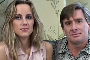 美国少妇高潮喷水xxxxxxx