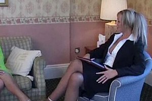 欧美女女调教sm