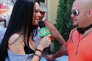 chinese girl go to the toilet